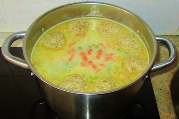 zupa warzywna z klopsem