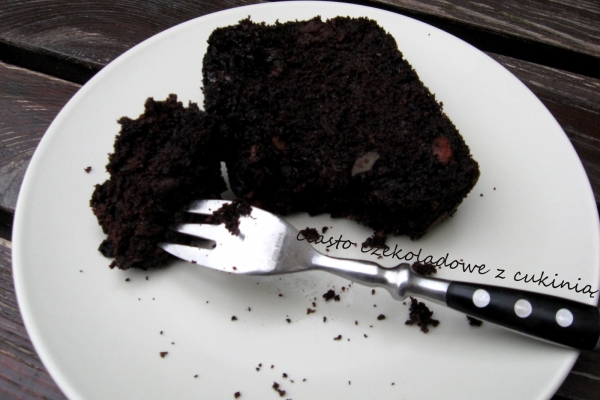 Mocno czekoladowe ciasto z cukinią