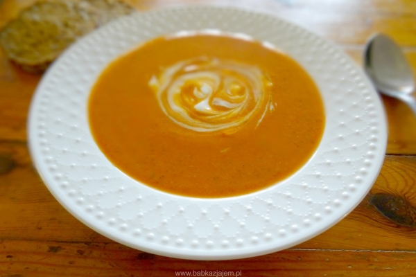 Lekka zupa-krem pomidorowy z ciecierzycą