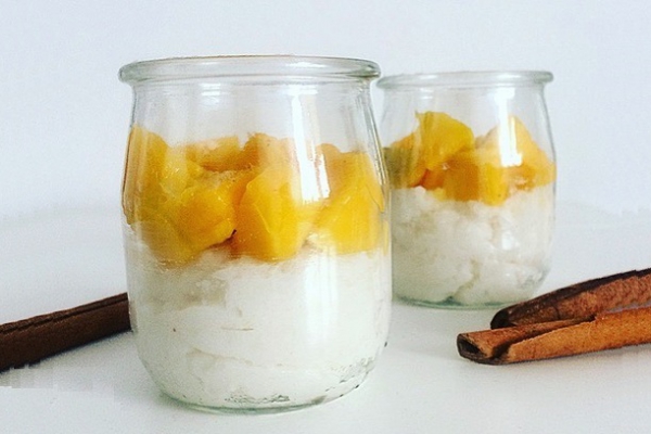 ryż + cynamon + miód + mleko roślinne + mango
