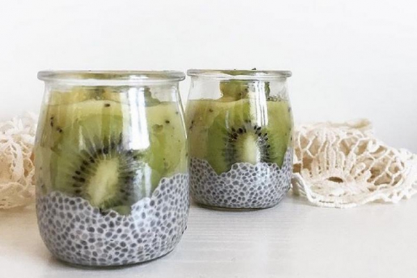 chiapudding + kiwi + ananas + jabłko + miód