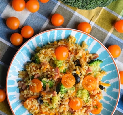 Ryż brązowy z boczkiem i warzywami 