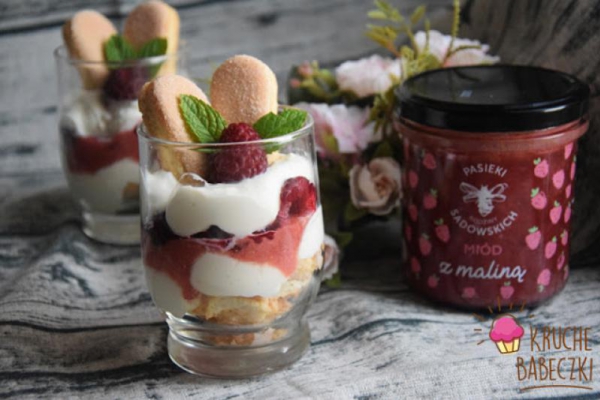 Deser z mascarpone, miodem i malinami