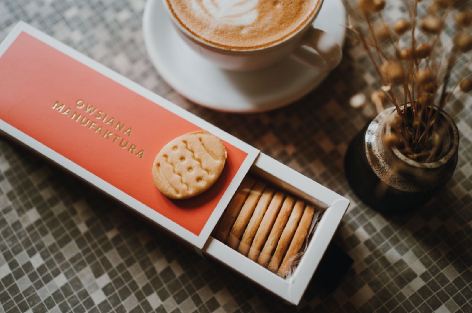 Mały format, duży efekt. Dlaczego mini ciastka i zestawy degustacyjne podbijają rynek