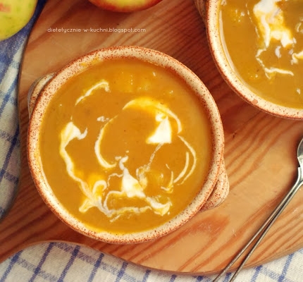 Słodka zupa dyniowo - jabłkowa z imbirem