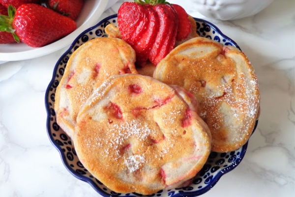Placuszki z truskawkami i jogurtem (Pancake con fragole e yogurt)