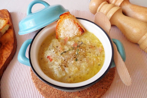 Rozgrzewająca zupa cebulowa (Zuppa di cipolle)
