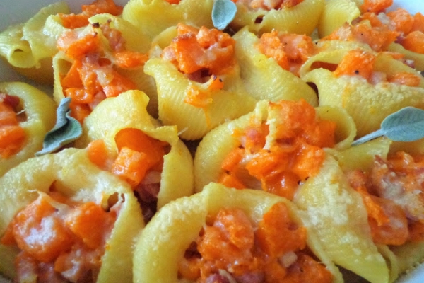 Makaron nadziewany dynią i pancettą (Conchiglioni ripieni di zucca e pancetta)  