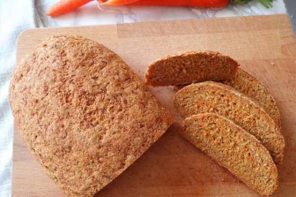 Chleb razowo-marchewkowy (Pane integrale alle carote)