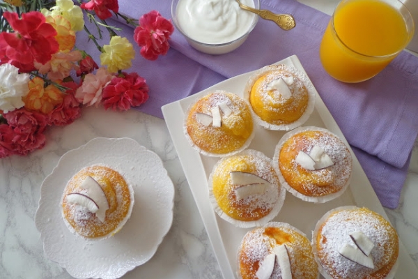 Puszyste muffiny z mango i jogurtem, bez masła (Muffin allo yogurt e mango, senza burro)