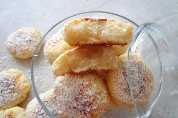 Kokosowe ciasteczka z ricottą, bez jajek (Biscotti al cocco e ricotta)
