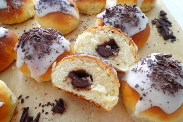 Słodkie bułeczki z czekoladą (Panini dolci con cioccolato)