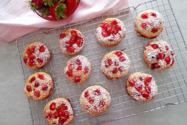 Scones z truskawkami i ricottą (Scones con fragole e ricotta)