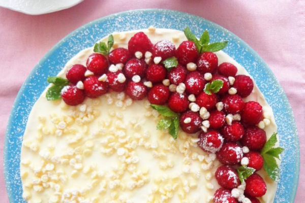 Sernik na zimno z białą czekoladą i malinami (Cheesecake fredda con cioccolato bianco e lamponi)