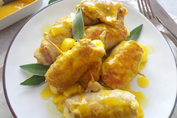 Roladki cielęce w sosie szafranowym (Involtini di vitello allo zafferano)