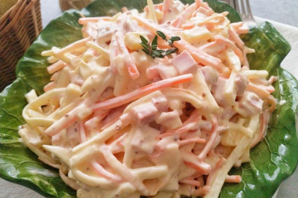Włoska sałatka capricciosa (Insalata capricciosa)