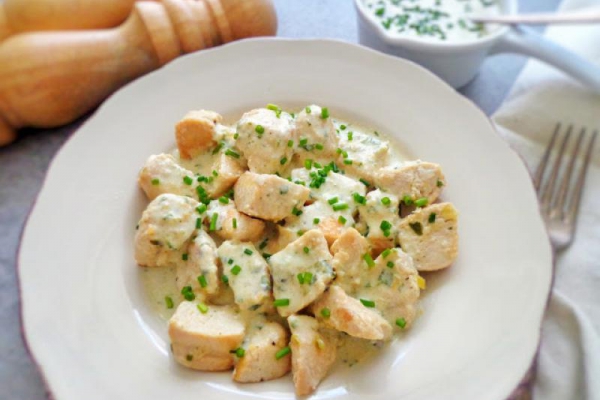 Indyk w sosie jogurtowym (Tacchino con salsa alla yogurt)