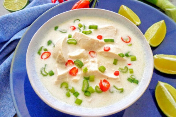 Zupa kokosowa z kurczakiem (Zuppa speziata al cocco con pollo)