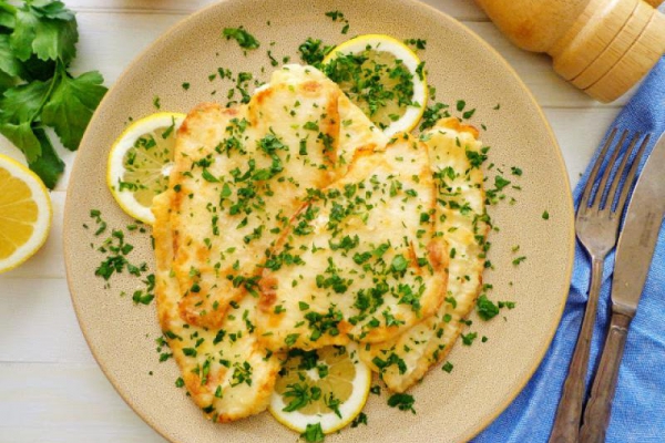 Smażona flądra po francusku (Platessa alla mugnaia in padella)