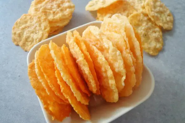 Parmezanowe chipsy (Chips di parmigiano)
