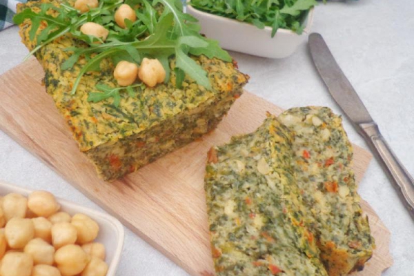 Pasztet ze szpinakiem, ciecierzycą i suszonymi pomidorami (Paté di ceci con spinaci e pomodori secchi)