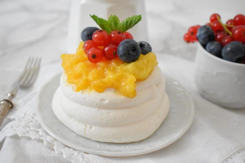 Mini bezy pavlova z mango