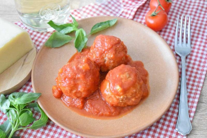 Pulpety duszone w sosie pomidorowym po rzymsku – „Polpette alla romana”