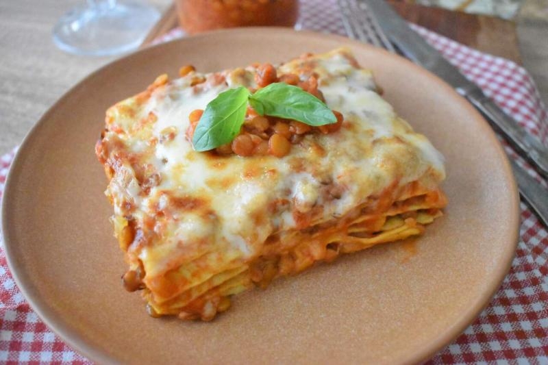 Lasagne z ragù z soczewicy z beszamelem
