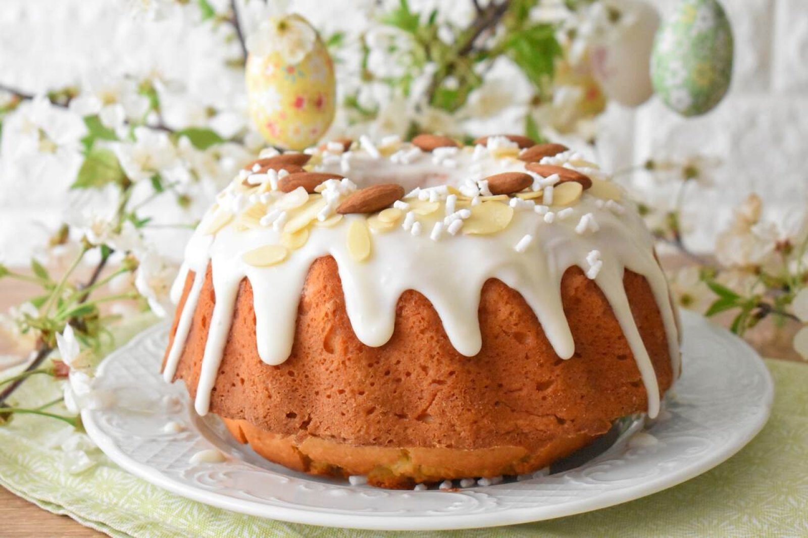 Babka Colomba z migdałowym lukrem