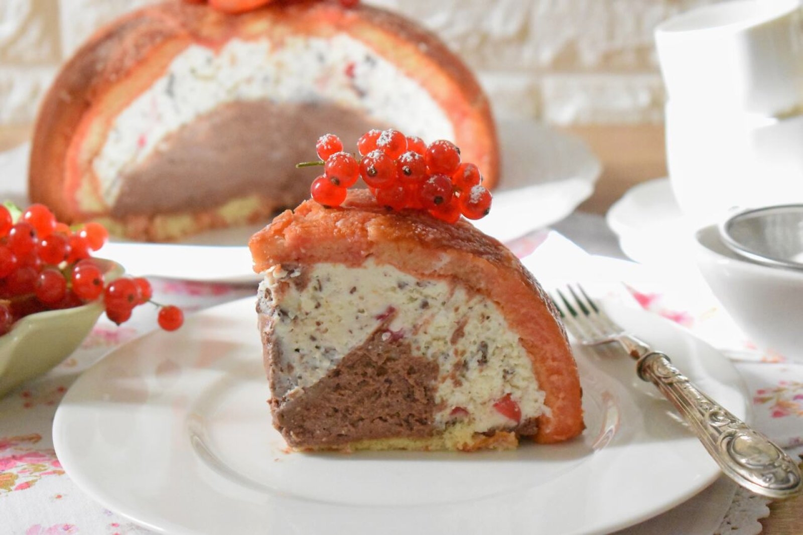Włoskie „Zuccotto toscano” – deser z biszkoptami savoiardi i kremem ricotta
