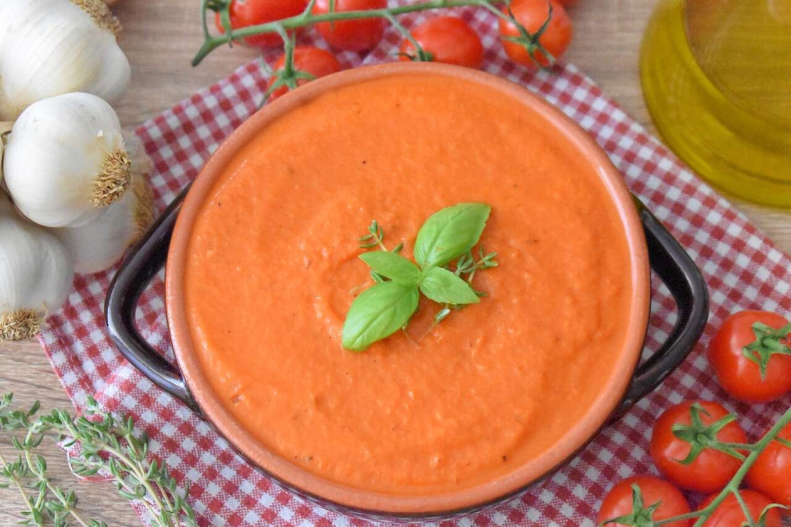Sos pomidorowy do makaronu z pieczonych warzyw