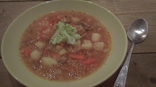 Aromatyczna zupa z kaszą bulgur i makaronem vermicelli.