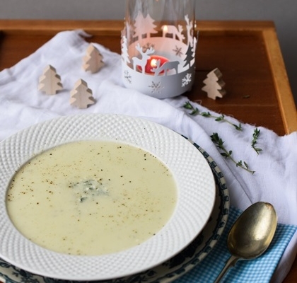 Zupa kalafiorowa z serem pleśniowym