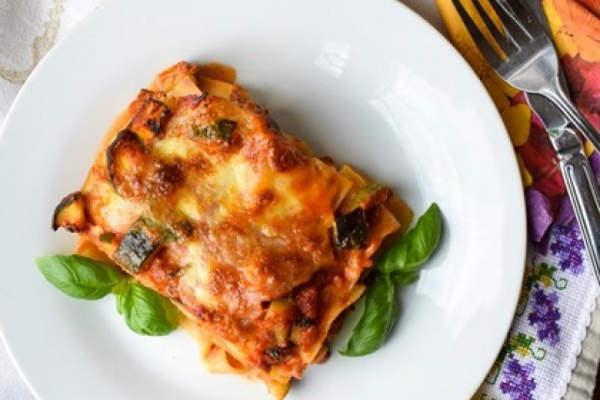 Warzywna lasagne z bakłażanem i cukinią