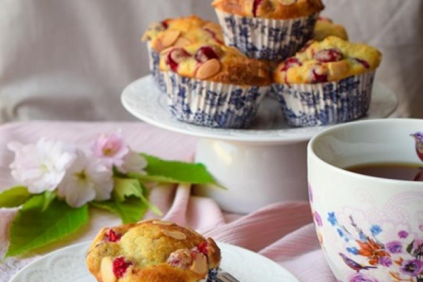 Muffiny migdałowe z żurawiną