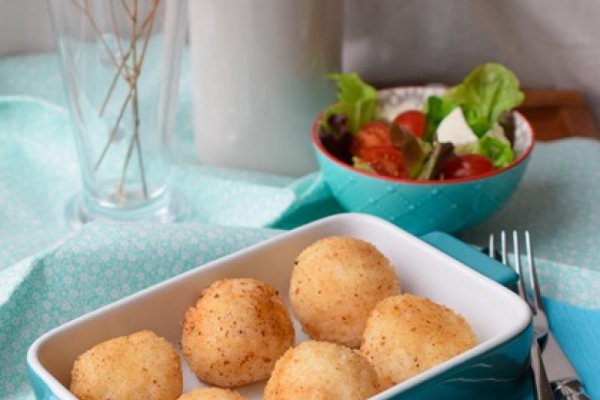Dziecko w kuchni: Kulki ryżowe nadziewane mozzarellą