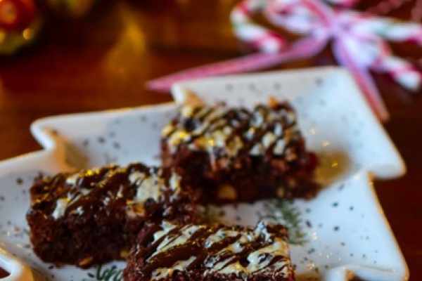 Ciasto w słoiku: Brownie z kandyzowanymi wiśniami