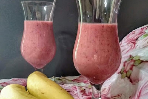 Koktajl truskawkowo bananowy.
