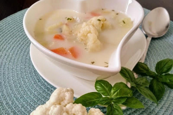 Zupa kalafiorowa.