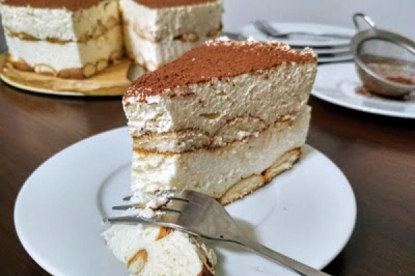Niby tiramisu na gotowcach.