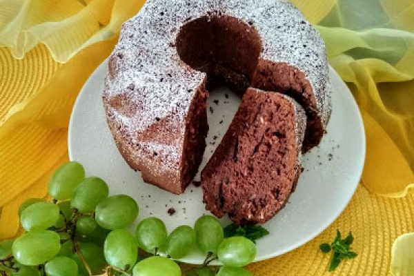 Babka kakaowa z wiórkami kokosowymi.