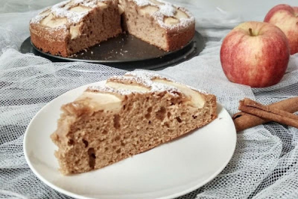 Ciasto cynamonowe z jabłkami.