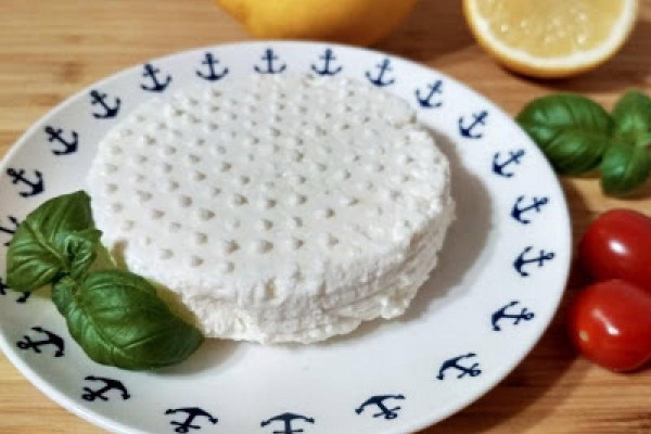 Domowy serek ricotta
