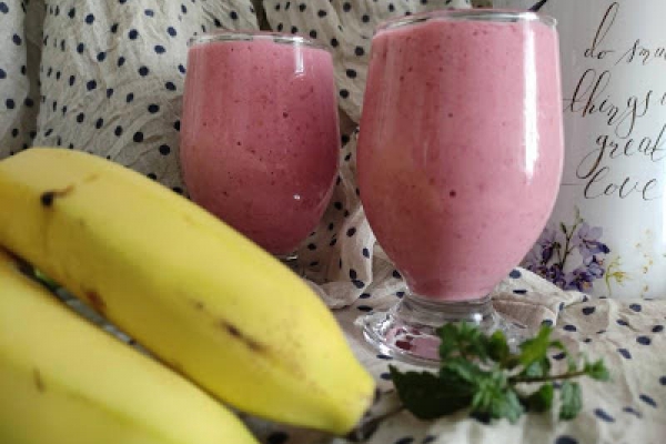 Koktajl malinowo - bananowy.