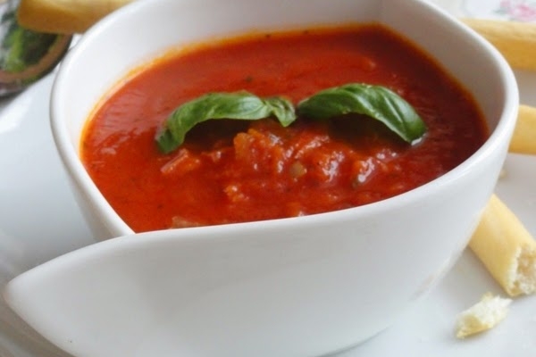 Zupa pomidorowa z paluszkami grissini