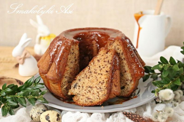 Babka bananowa z polewą karmelową