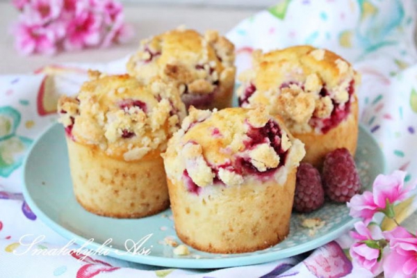 Muffinki z malinami i kruszonką