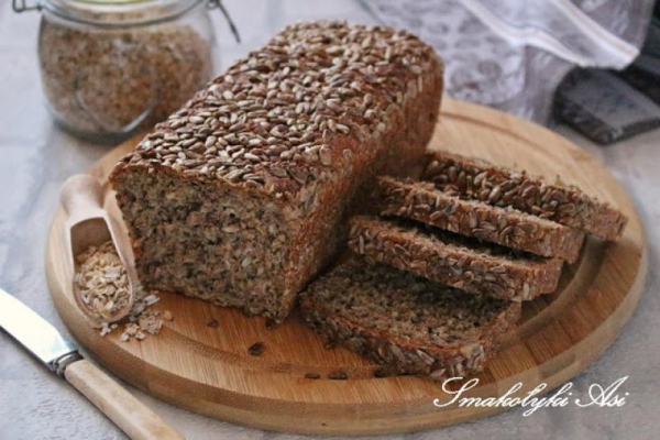 Chleb pszenny razowy z ziarnami