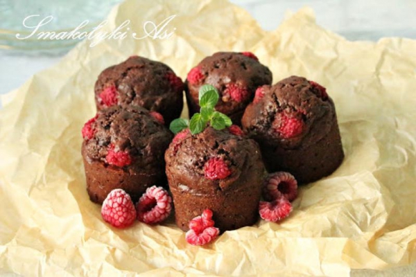 Muffinki czekoladowe z malinami