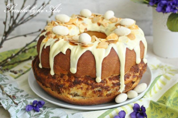 Babka drożdżowa z orzechami